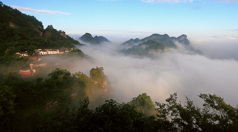 仙居（作者：胡宏坤；拍摄地址：休宁县齐云山镇齐云山村；联系电话：18955966555；联系地址：休宁县工商局）.jpg